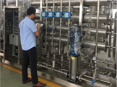 廣東佛山某製藥公司來秋（qiū）立驗收製水間全套設備