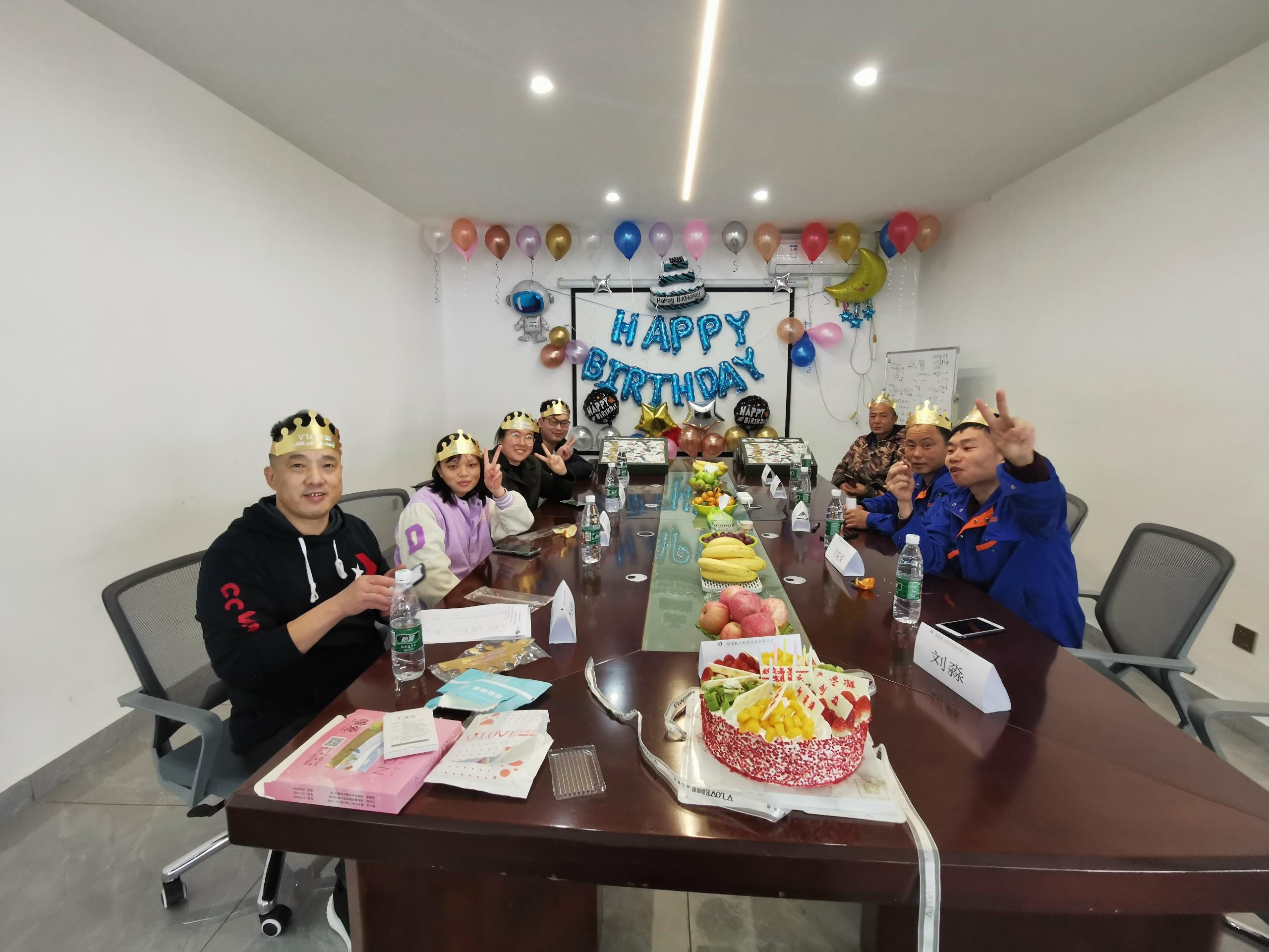 秋立公司12月份（fèn）員（yuán）工生日會